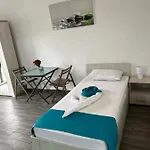 Studiouri شقة تيشيرغيول
